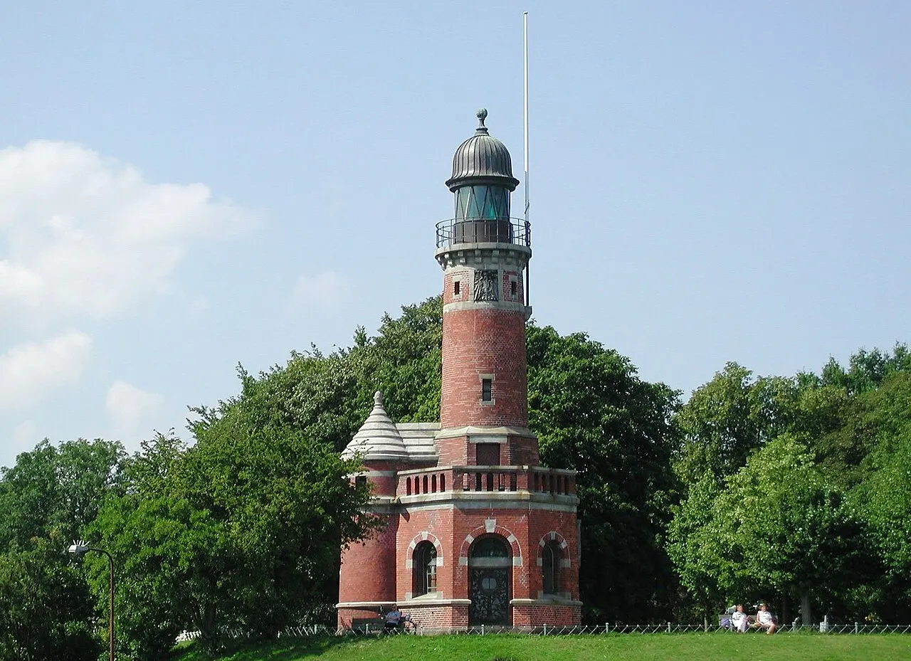 Leuchtturm und Schleuse in Kiel-Holtenau